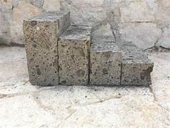 BLOCCHI TUFO NERO GALLESE 25x37x11 (PZ.72)